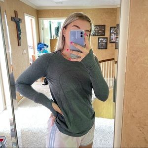 Long sleeve gray lululemon top